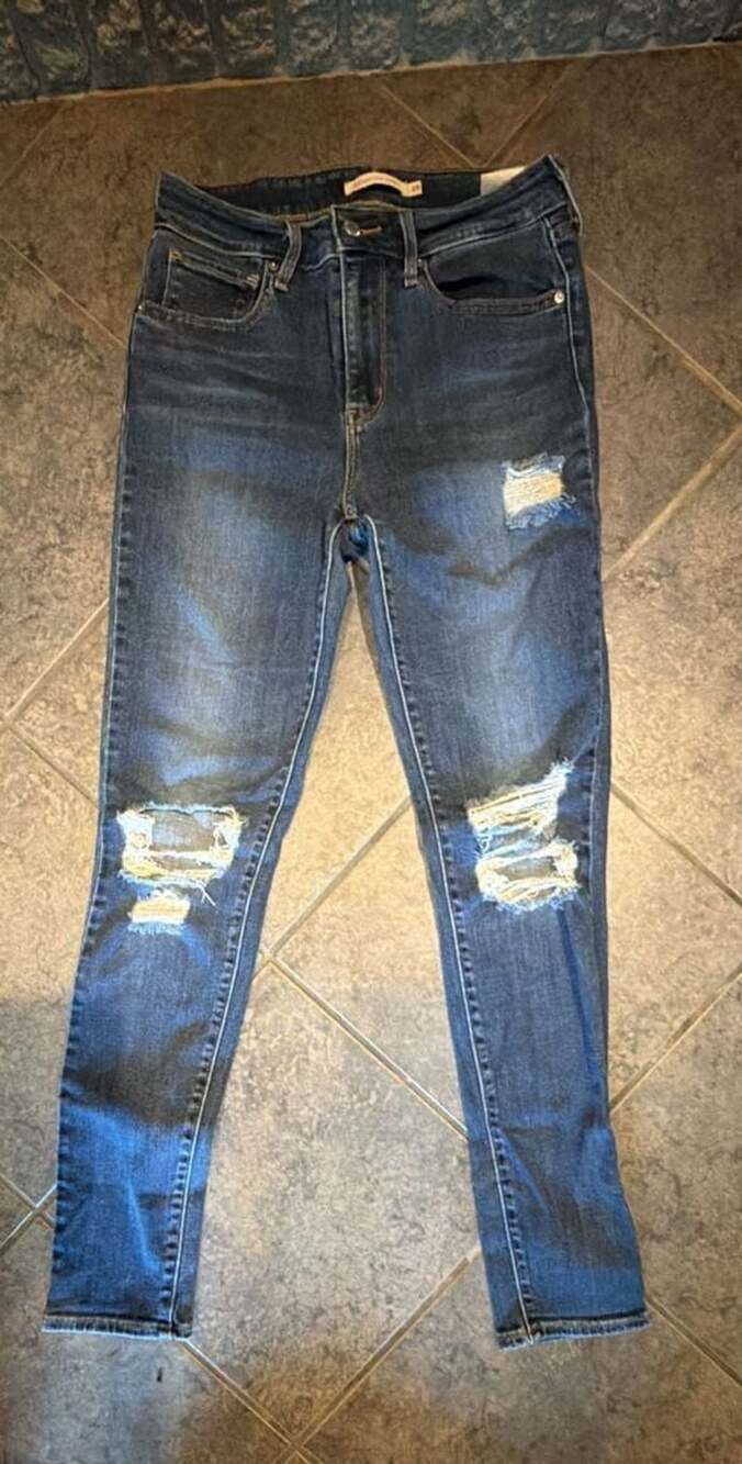 276 Levi's 721 High Rise Skinny Jeans Size 28 Distressed Medium Wash